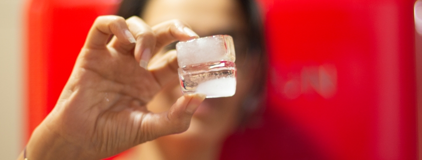 ماساژ پوست با یخ